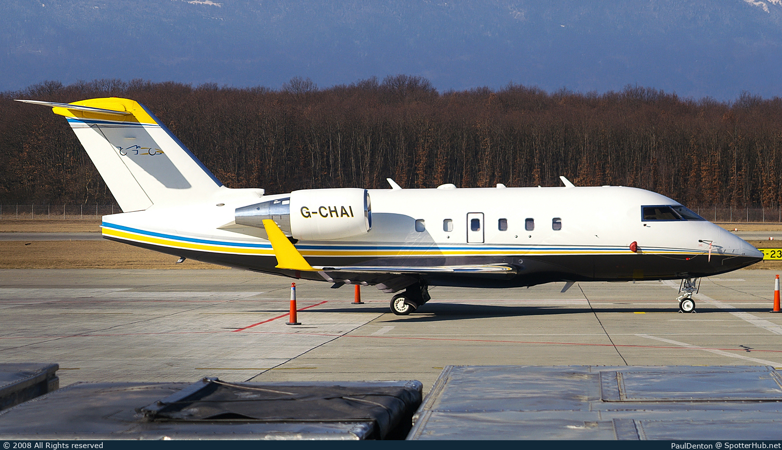 Photo of G-CHAI - Bombardier Challenger 601-3R operated by Hangar 8