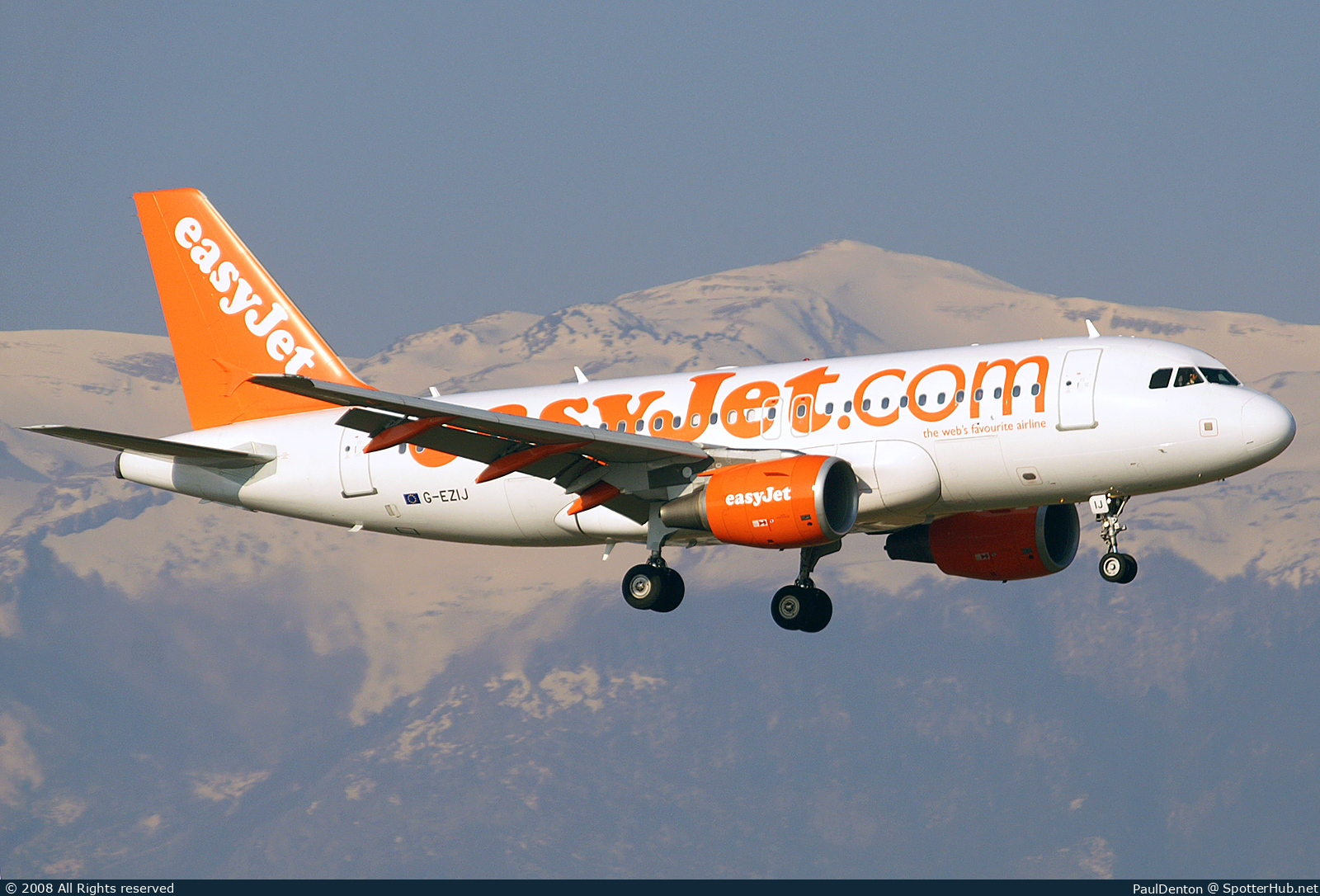 Photo of G-EZIJ - Airbus A319-111 operated by easyJet