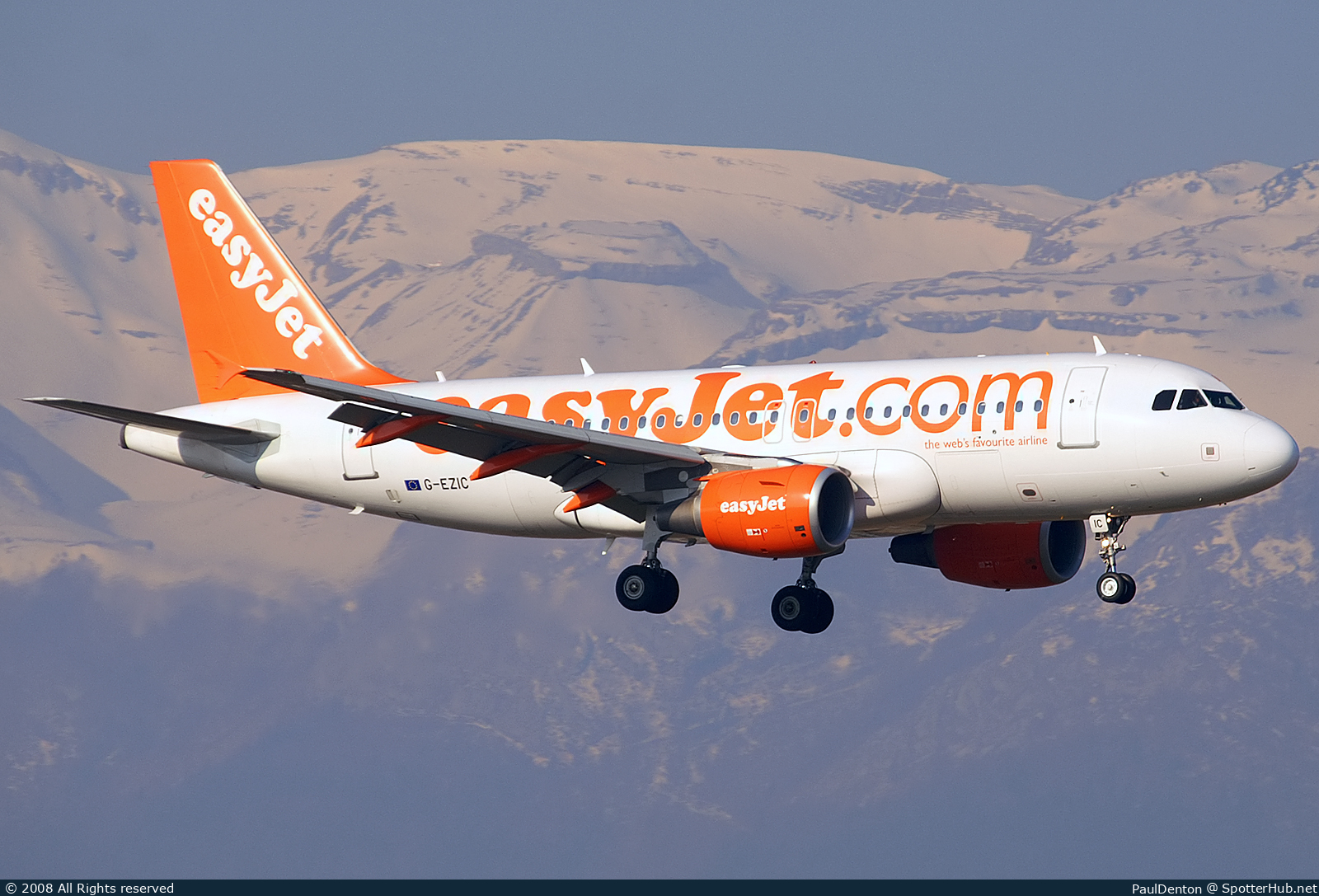 Photo of G-EZIC - Airbus A319-111 operated by easyJet