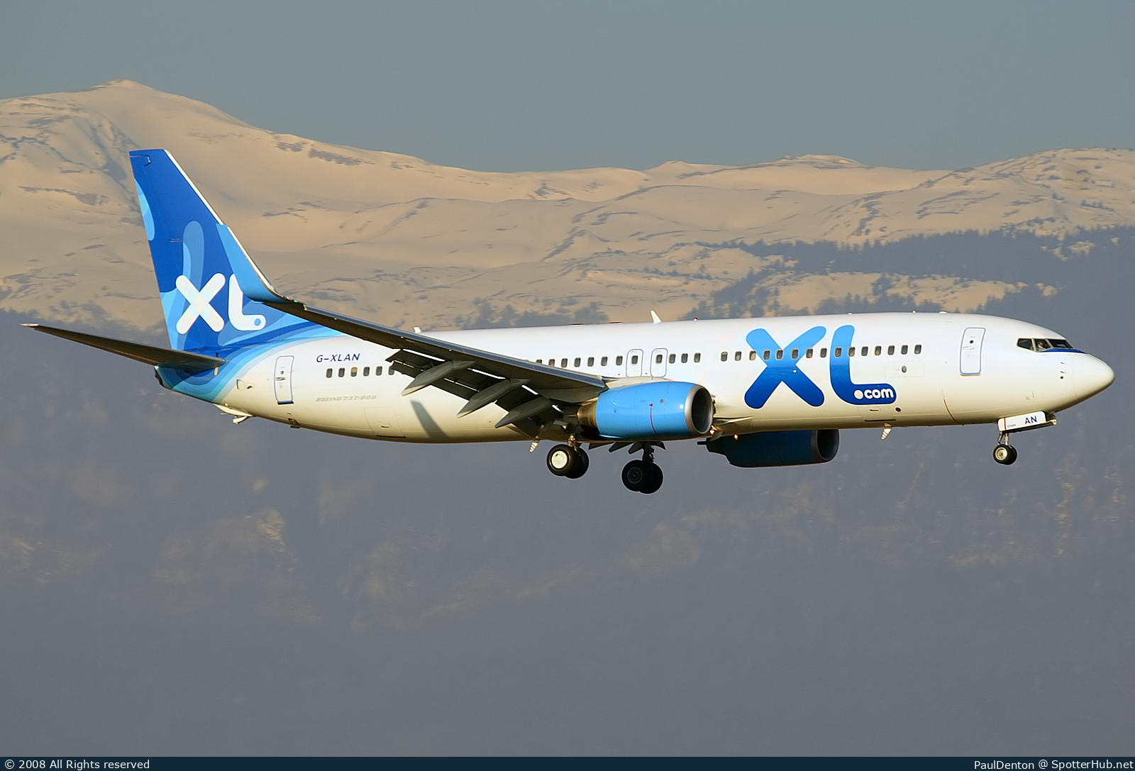 Photo of G-XLAN - Boeing 737-86N operated by XL Airways