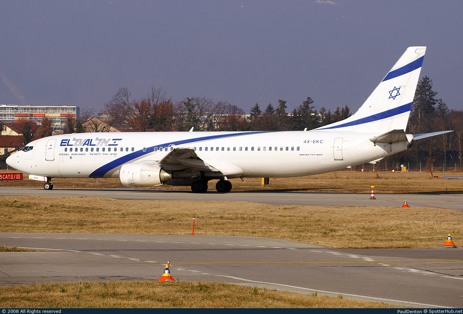 Photo of 4X-EKC - Boeing 737-858 operated by El Al Israel Airlines