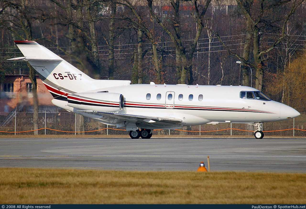 Photo of CS-DFZ - Hawker Beechcraft 800XP operated by NetJets Europe