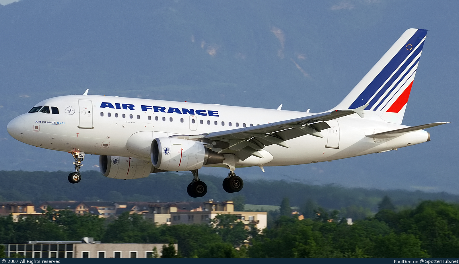 Photo of F-GUGN - Airbus A318-111 operated by Air France