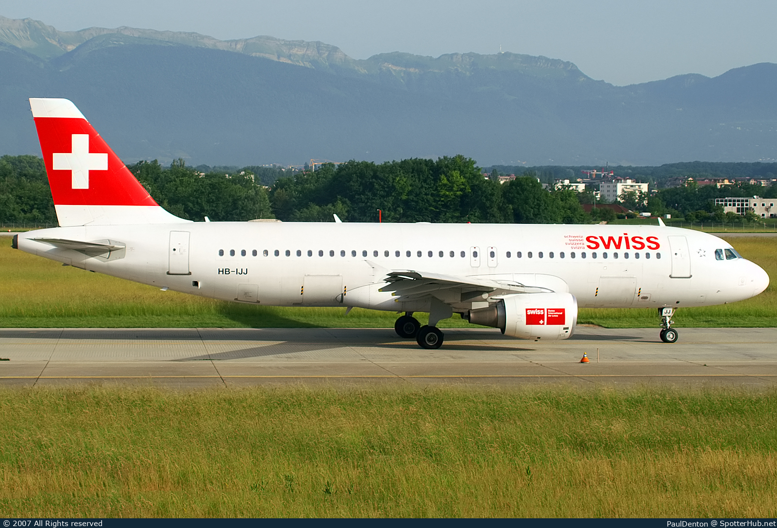 Photo of HB-IJJ - Airbus A320-214 operated by Swiss International Air Lines