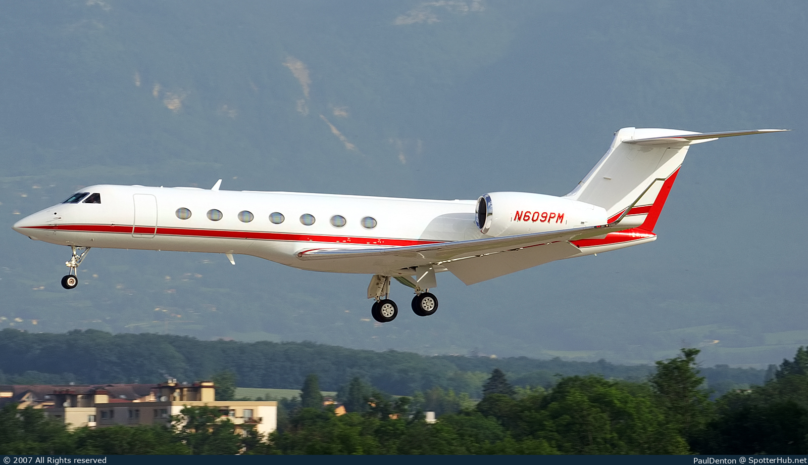 Photo of N609PM - Gulfstream GV-SP (G550) operated by Altria Corporate Services