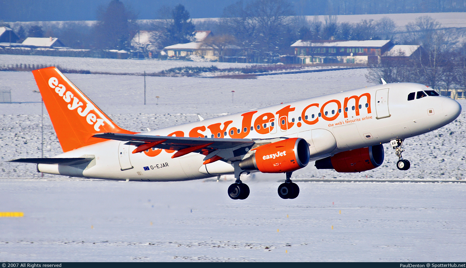 Photo of G-EJAR - Airbus A319-111 operated by easyJet