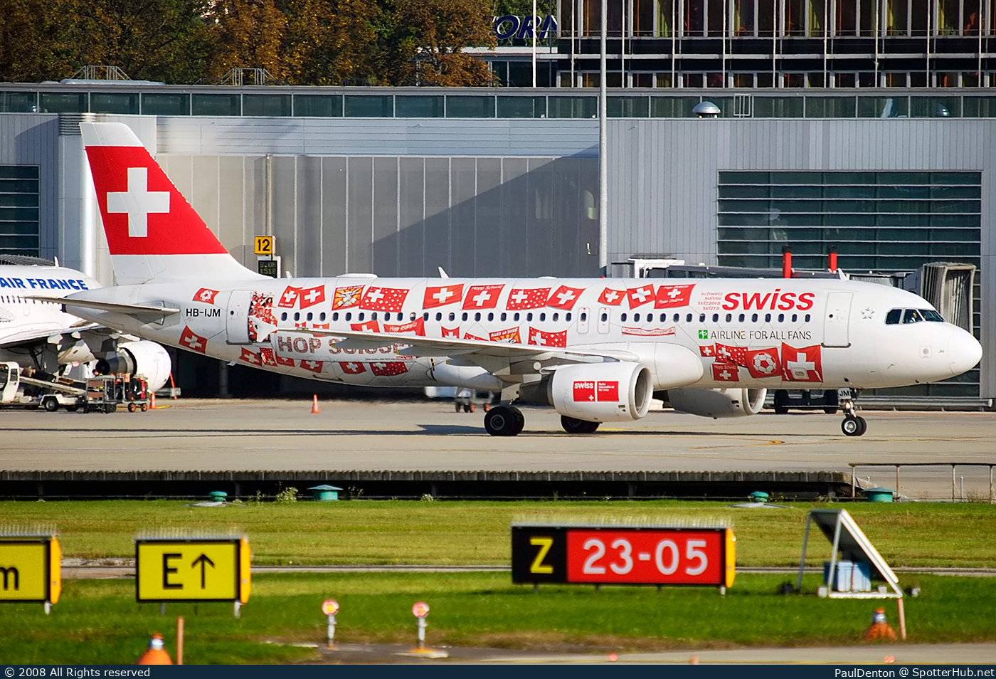 Photo of HB-IJM - Airbus A320-214 operated by Swiss International Air Lines
