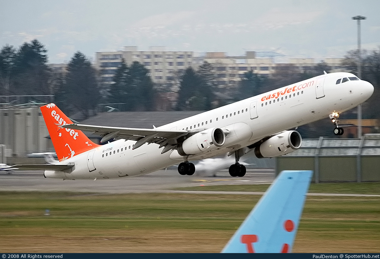 Photo of G-TTID - Airbus A321-231 operated by easyJet