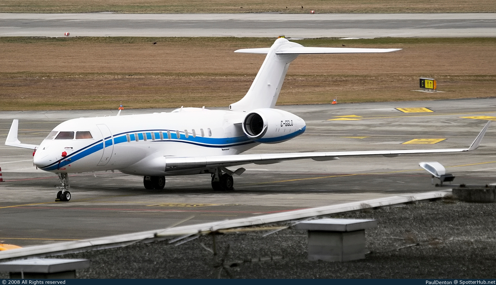 Photo of C-GGLO - Bombardier Global 5000 operated by Chartright Air