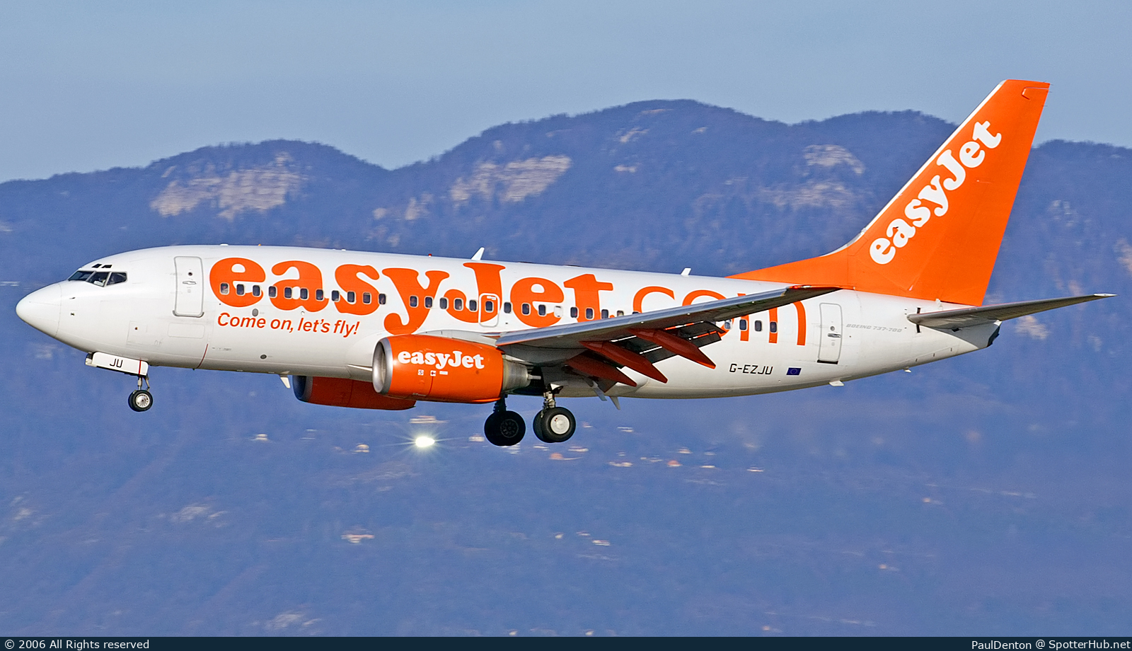 Photo of G-EZJU - Boeing 737-73V operated by easyJet