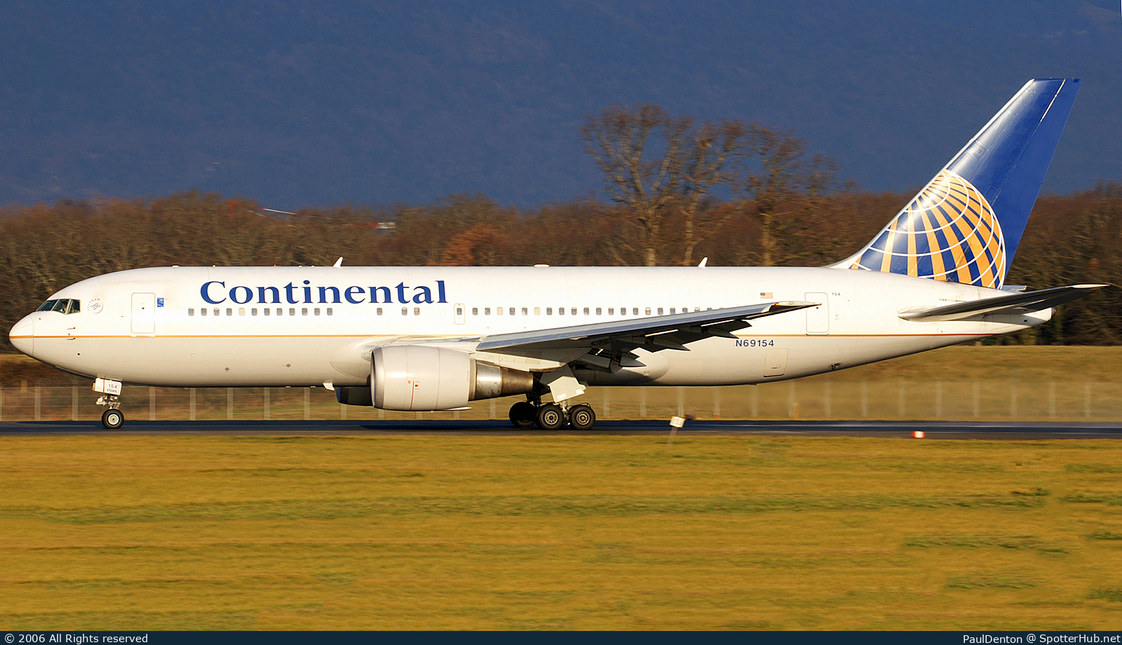 Photo of N69154 - Boeing 767-224(ER) operated by Continental Airlines