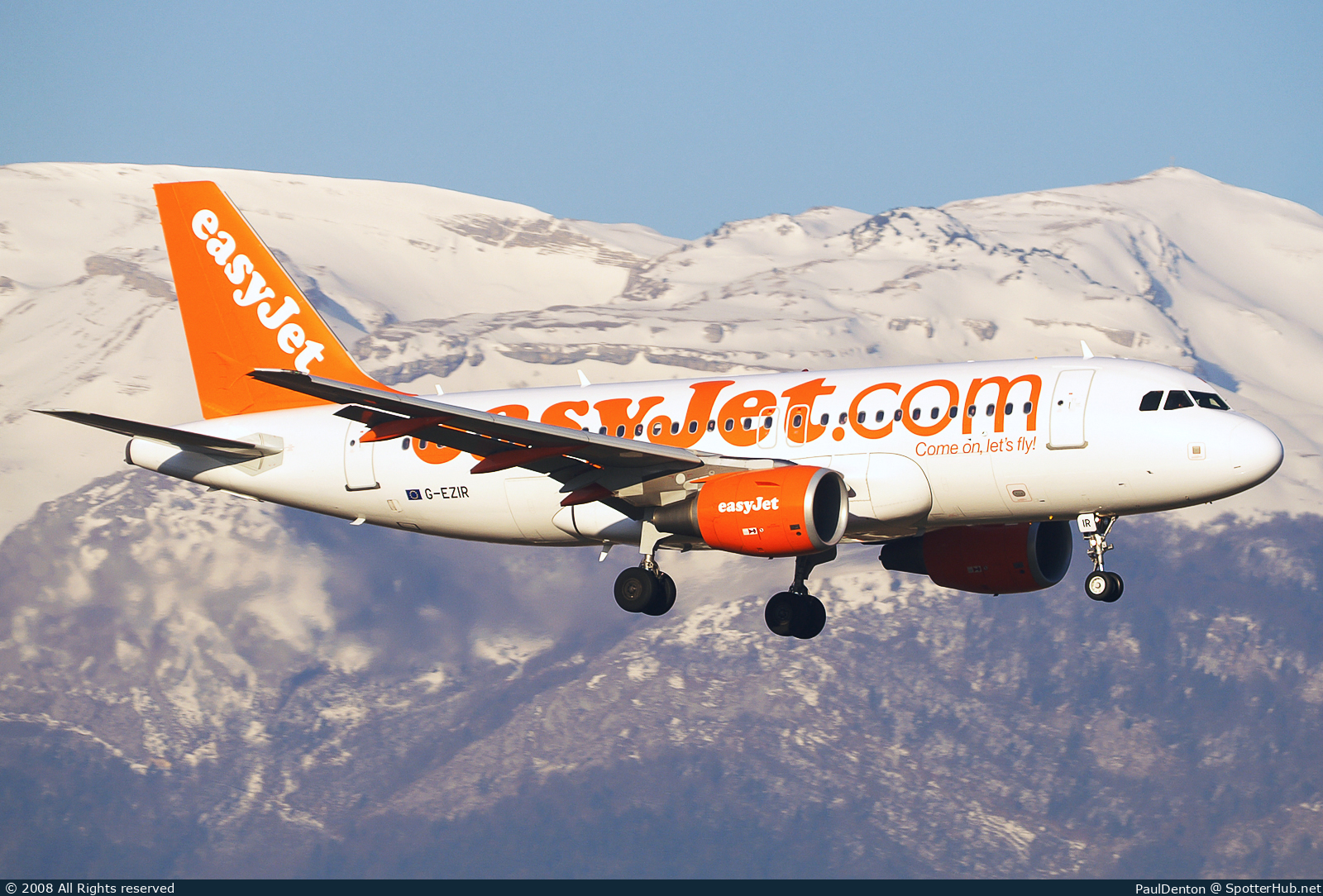 Photo of G-EZIR - Airbus A319-111 operated by easyJet
