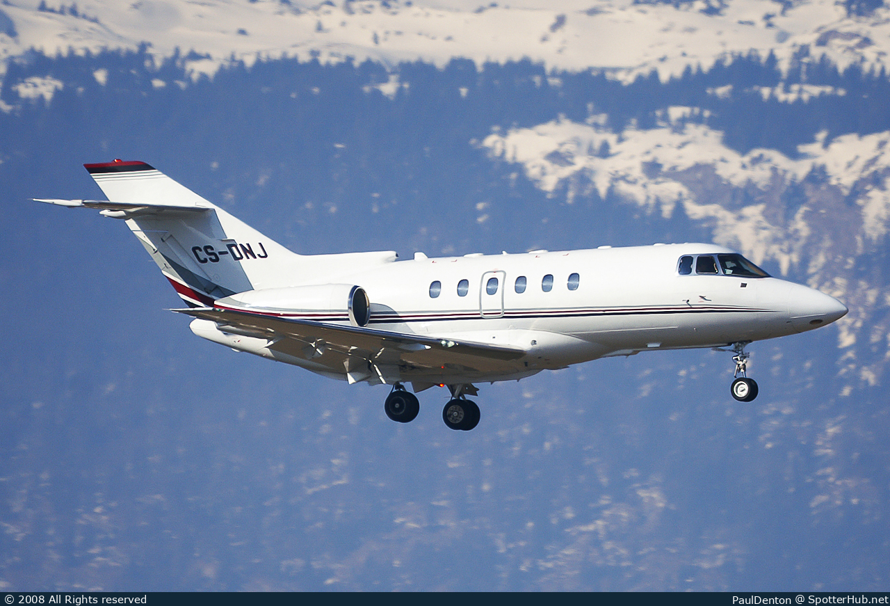 Photo of CS-DNJ - Hawker Beechcraft 800XP operated by NetJets Europe