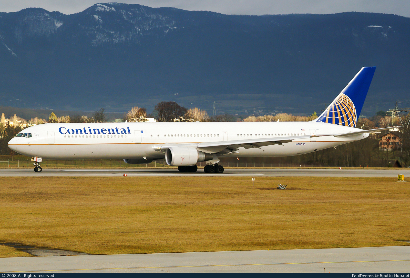 Photo of N66056 - Boeing 767-424(ER) operated by Continental Airlines
