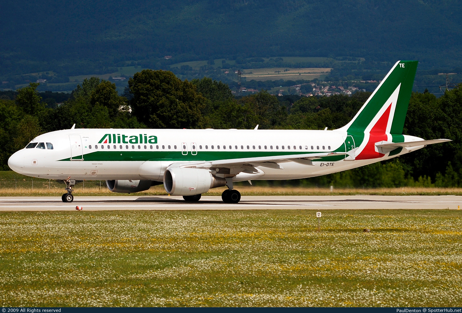 Photo of EI-DTE - Airbus A320-216 operated by Alitalia