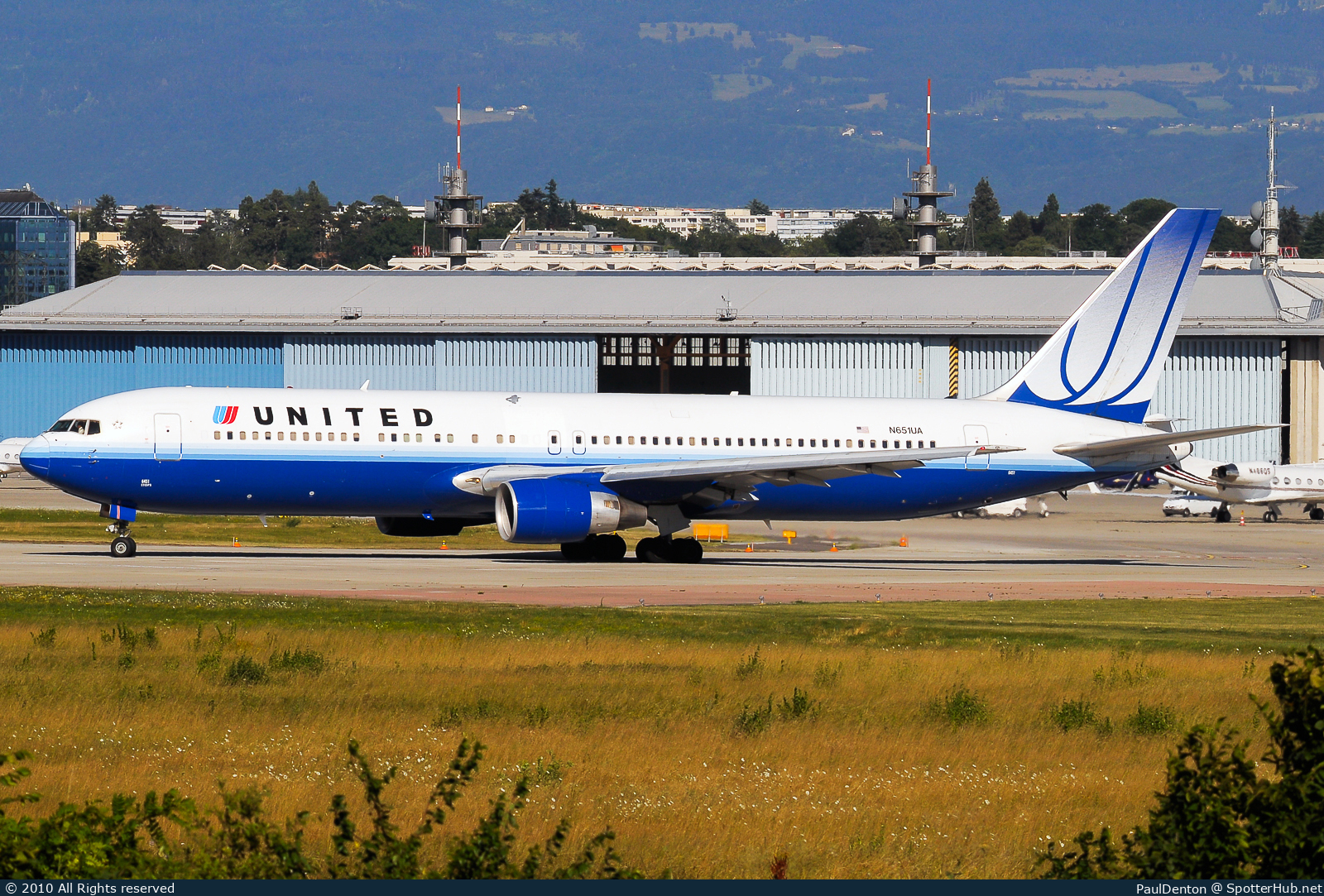 Photo of N651UA - Boeing 767-322(ER) operated by United Airlines