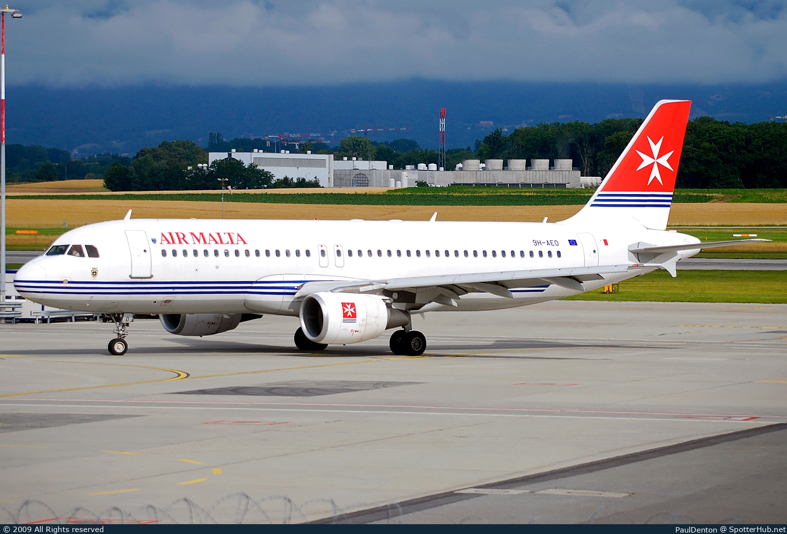 Photo of 9H-AEO - Airbus A320-214 operated by Air Malta