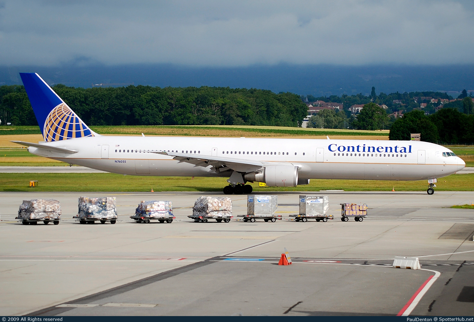 Photo of N76055 - Boeing 767-424(ER) operated by Continental Airlines