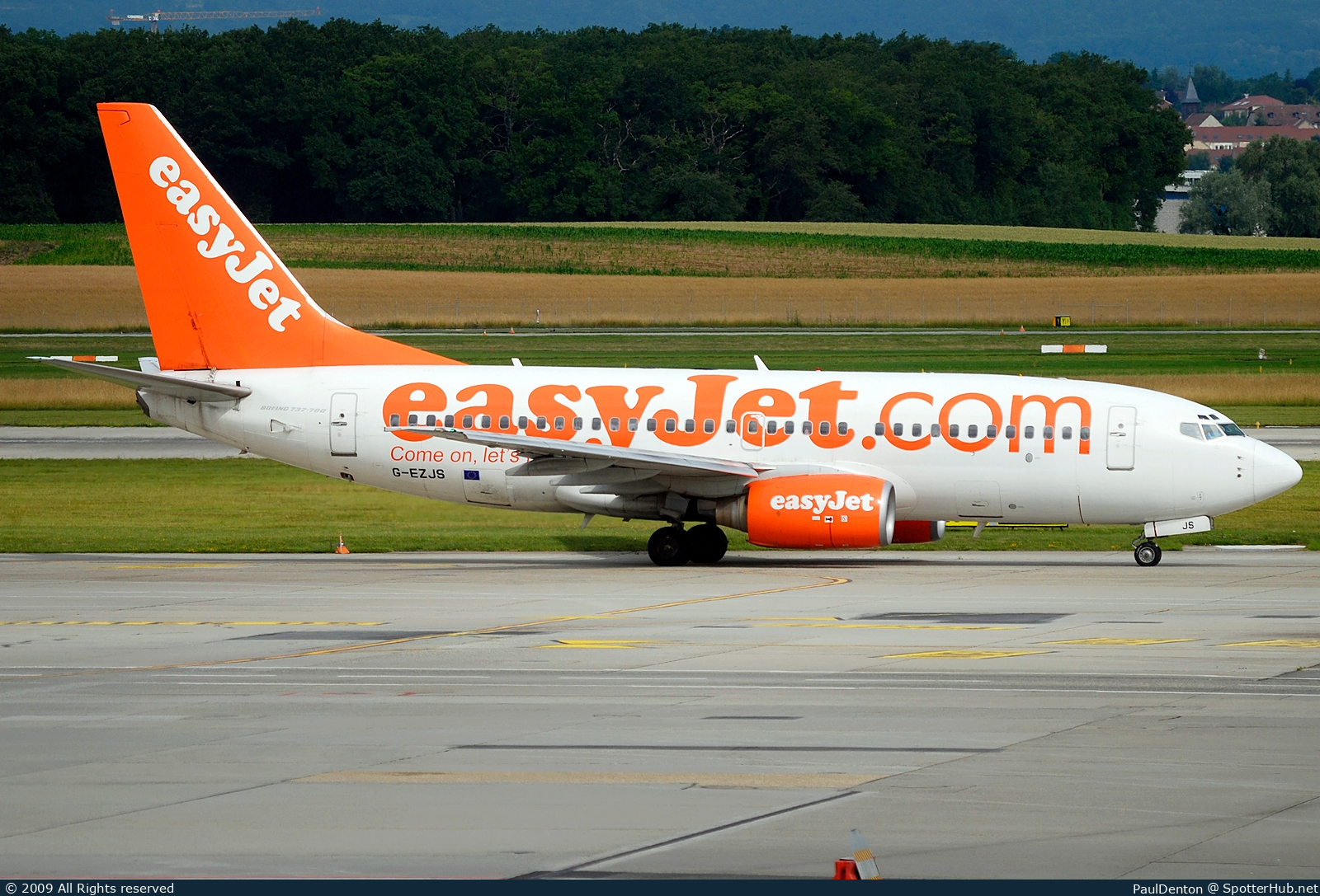 Photo of G-EZJS - Boeing 737-73V operated by easyJet