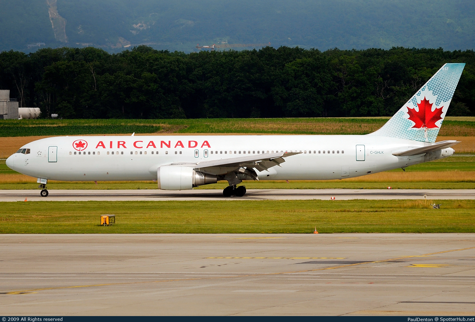Photo of C-GHLK - Boeing 767-35H(ER) operated by Air Canada