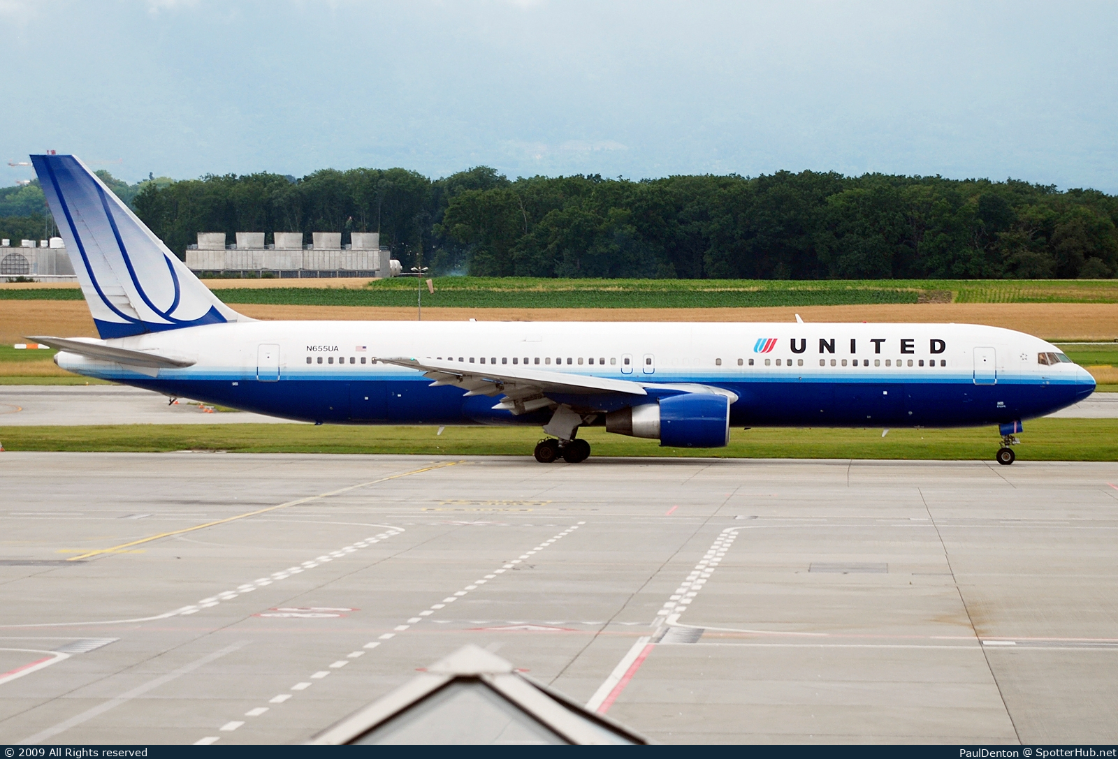 Photo of N655UA - Boeing 767-322(ER) operated by United Airlines