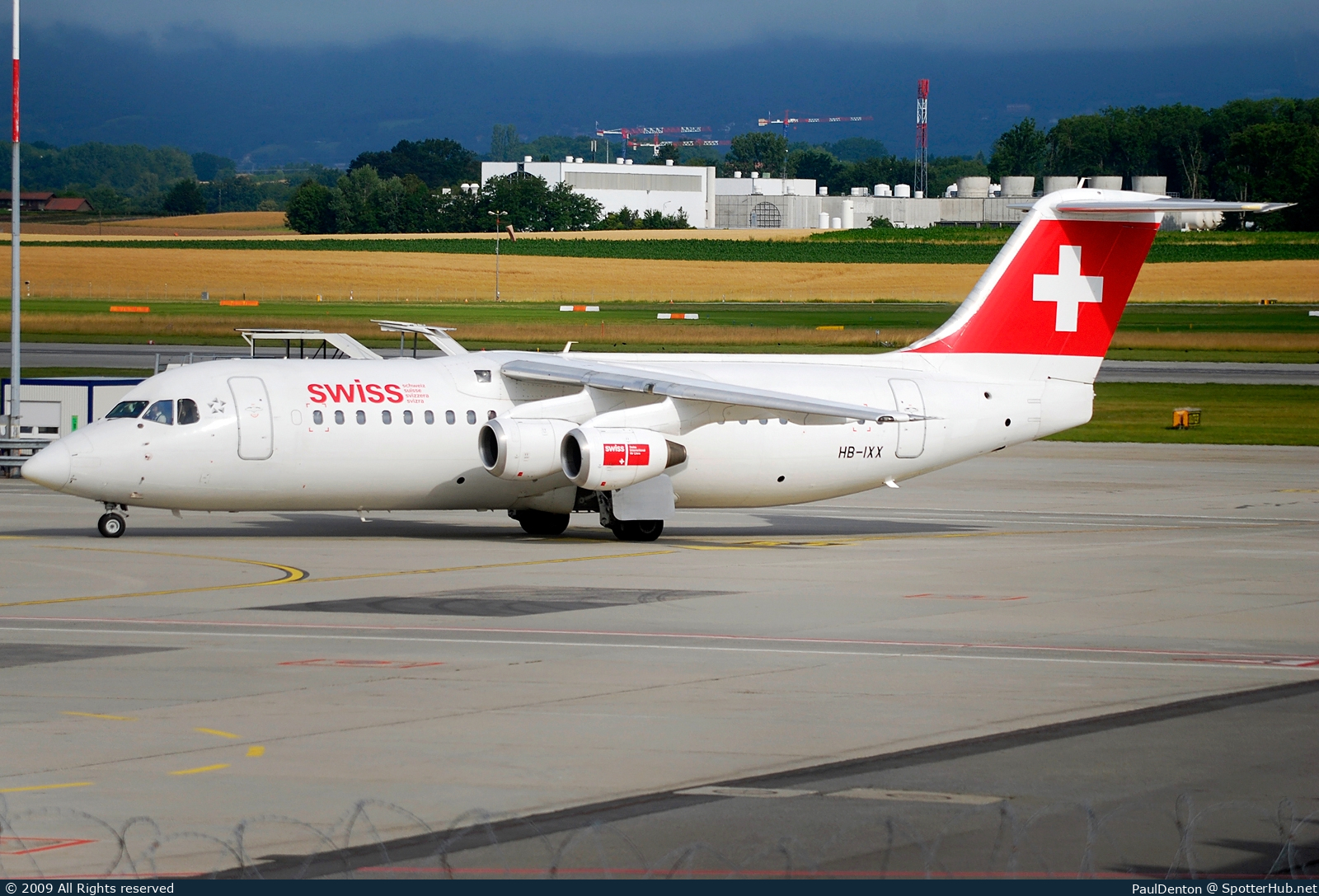Photo of HB-IXX - British Aerospace Avro RJ100 operated by Swiss International Air Lines