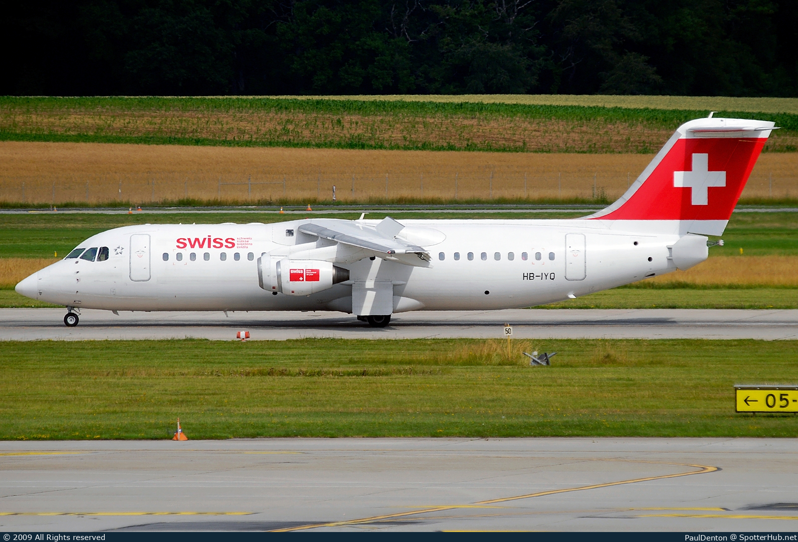 Photo of HB-IYQ - British Aerospace Avro RJ100 operated by Swiss International Air Lines