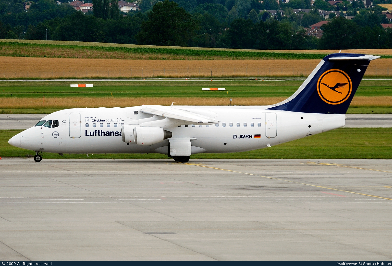 Photo of D-AVRH - British Aerospace Avro RJ85 operated by Lufthansa CityLine