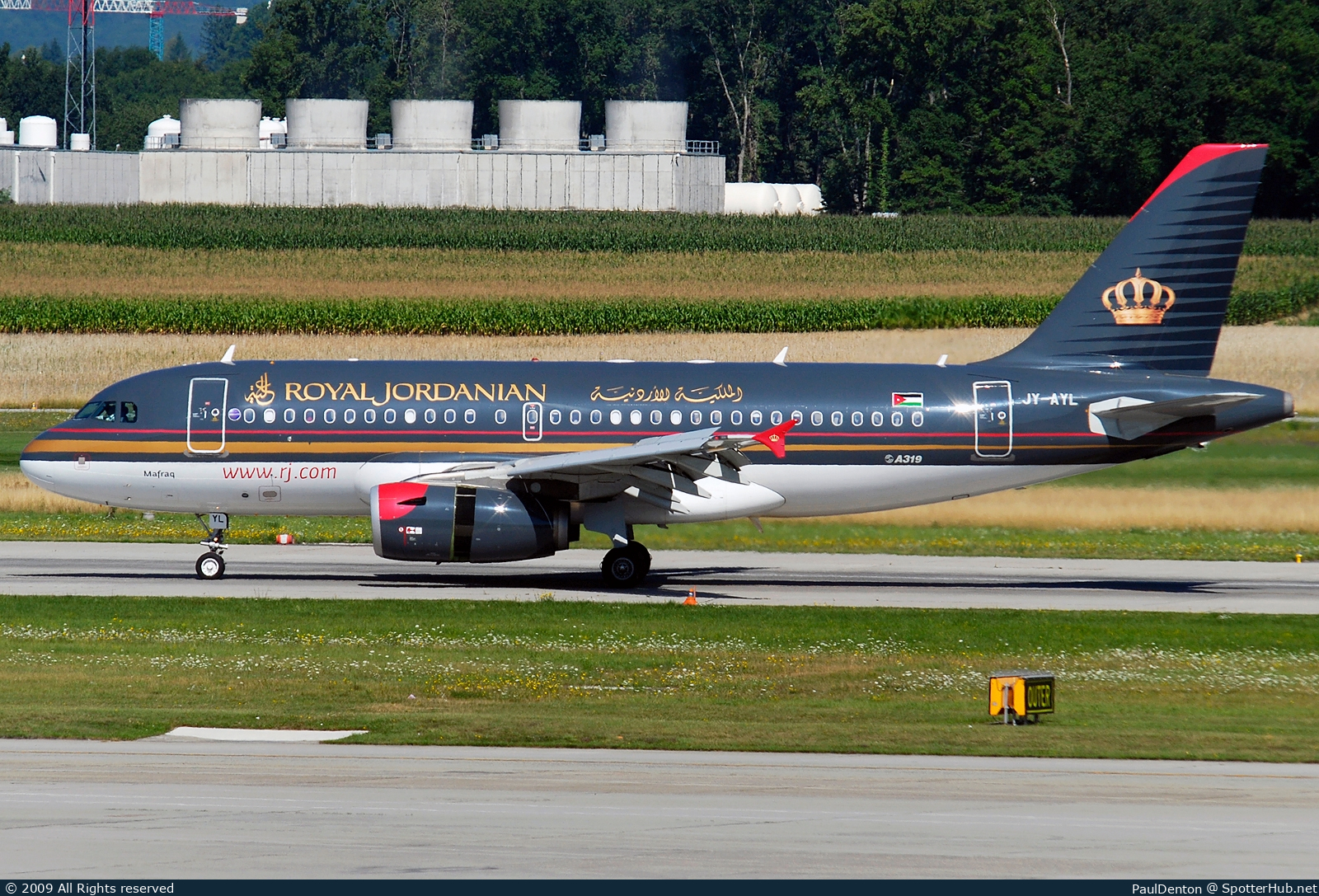 Photo of JY-AYL - Airbus A319-132 operated by Royal Jordanian Airlines