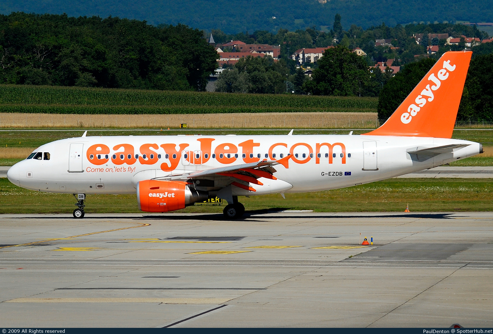 Photo of G-EZDB - Airbus A319-111 operated by easyJet
