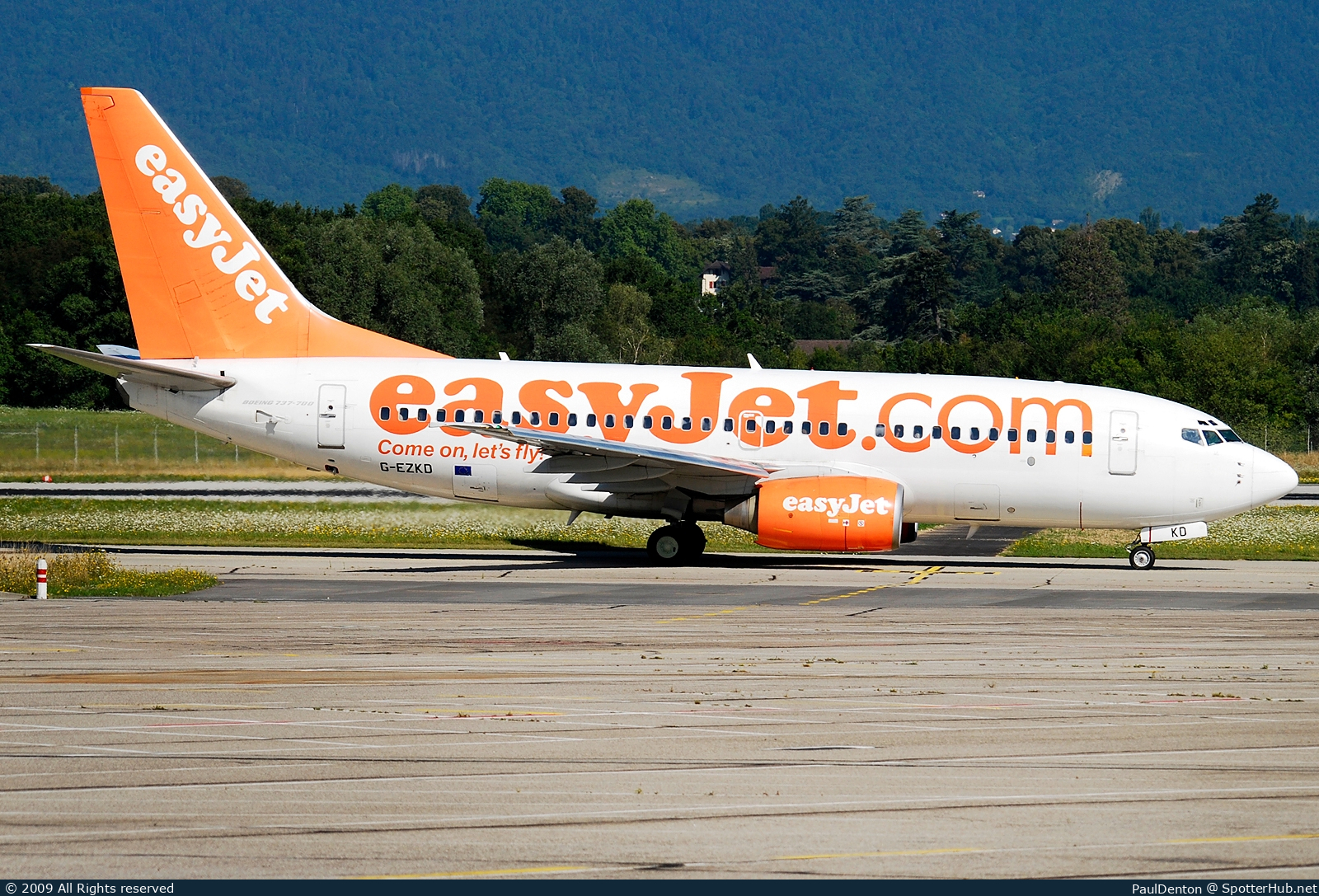 Photo of G-EZKD - Boeing 737-73V operated by easyJet