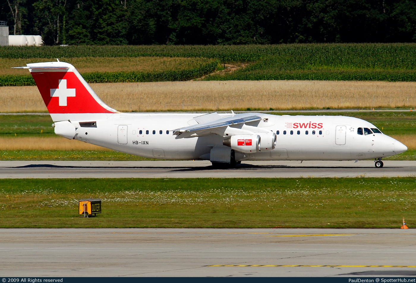 Photo of HB-IXN - British Aerospace Avro RJ100 operated by Swiss International Air Lines