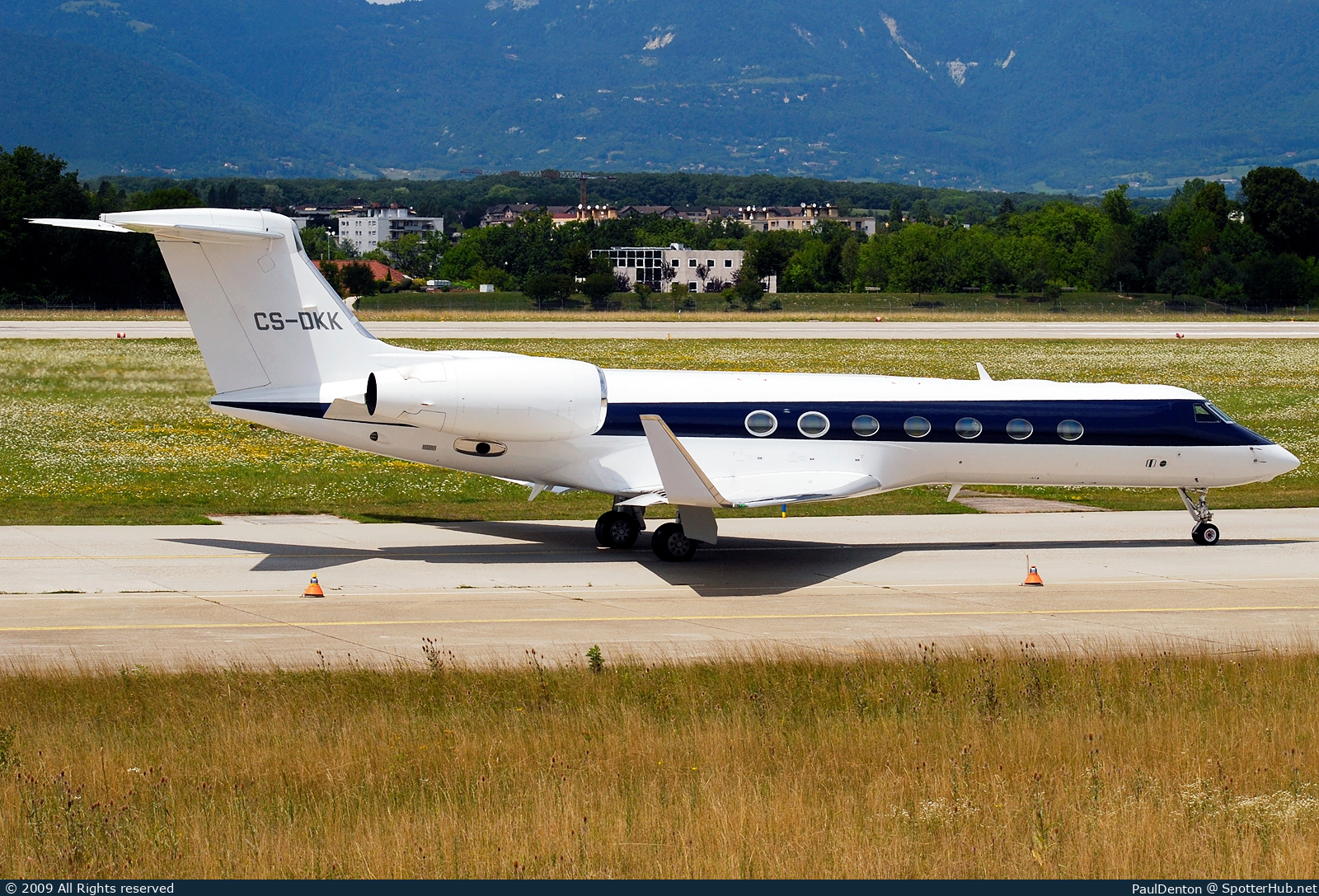 Photo of CS-DKK - Gulfstream GV-SP (G550) operated by NetJets Europe