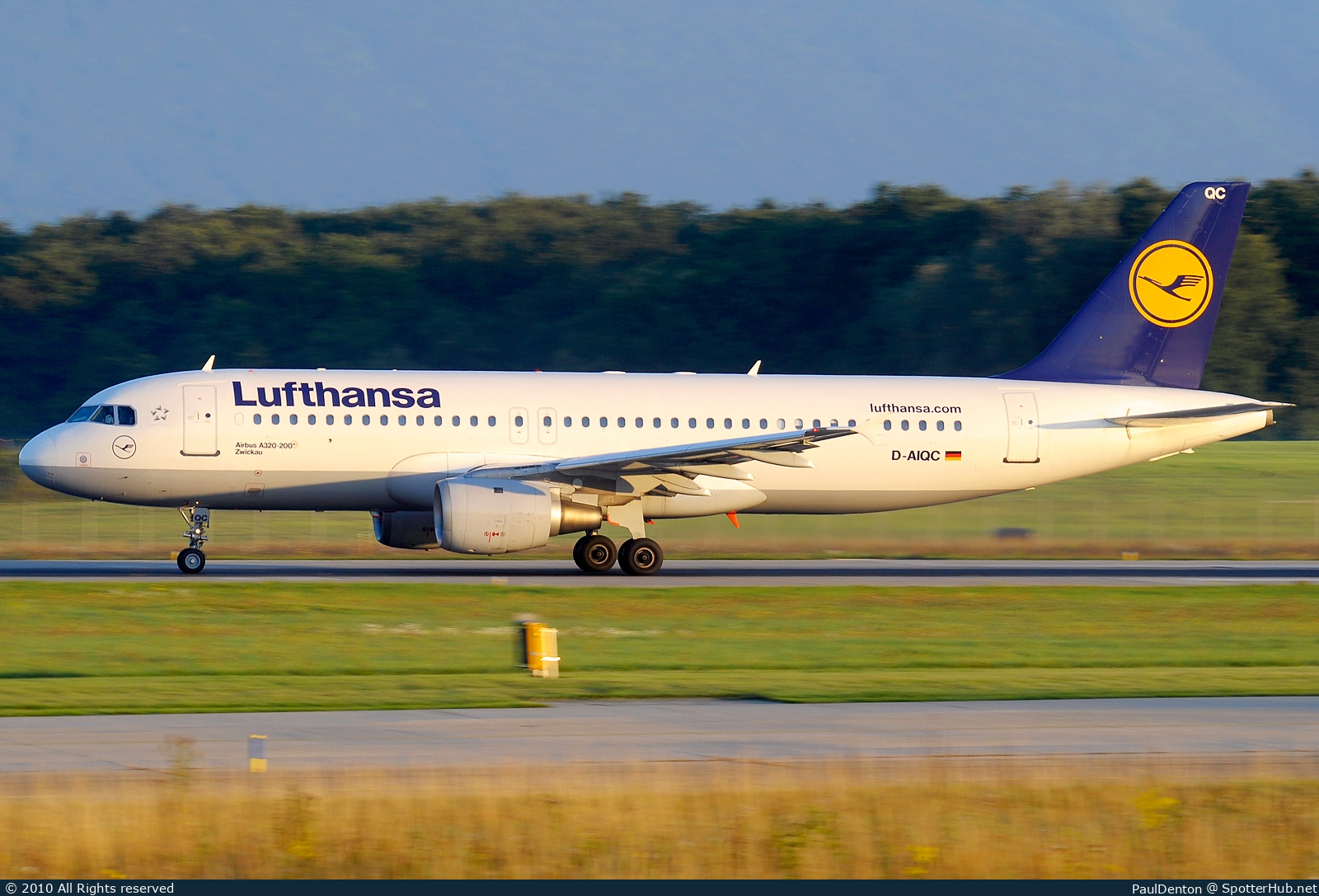 Photo of D-AIQC - Airbus A320-211 operated by Lufthansa