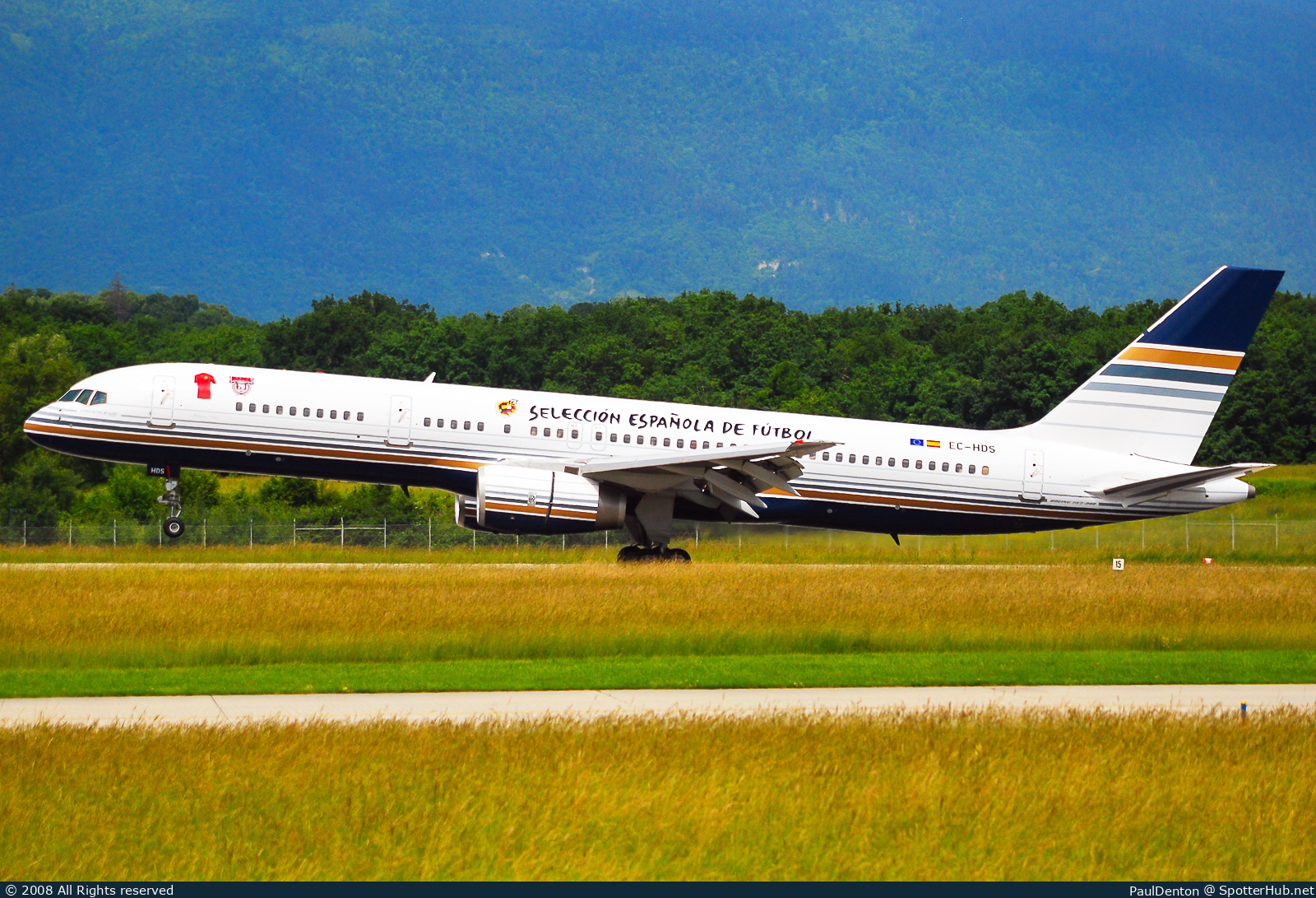 Photo of EC-HDS - Boeing 757-256 operated by Privilege Style