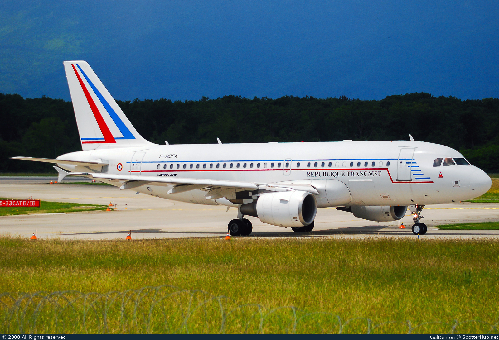 Photo of F-RBFA - Airbus A319-115(CJ) operated by Government of France