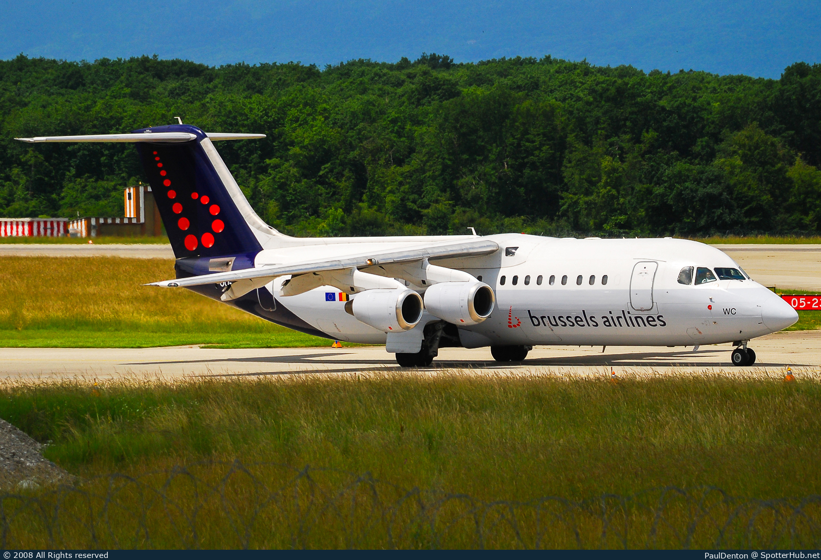 Photo of OO-DWC - British Aerospace Avro RJ100 operated by Brussels Airlines