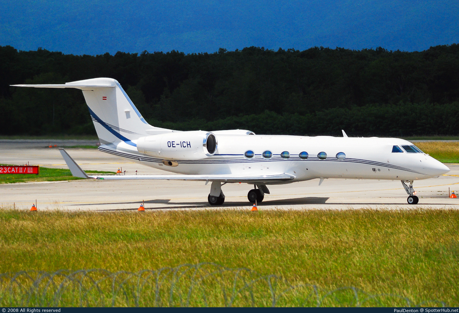 Photo of OE-ICH - Gulfstream GIV-X (G450) operated by Global Jet Austria