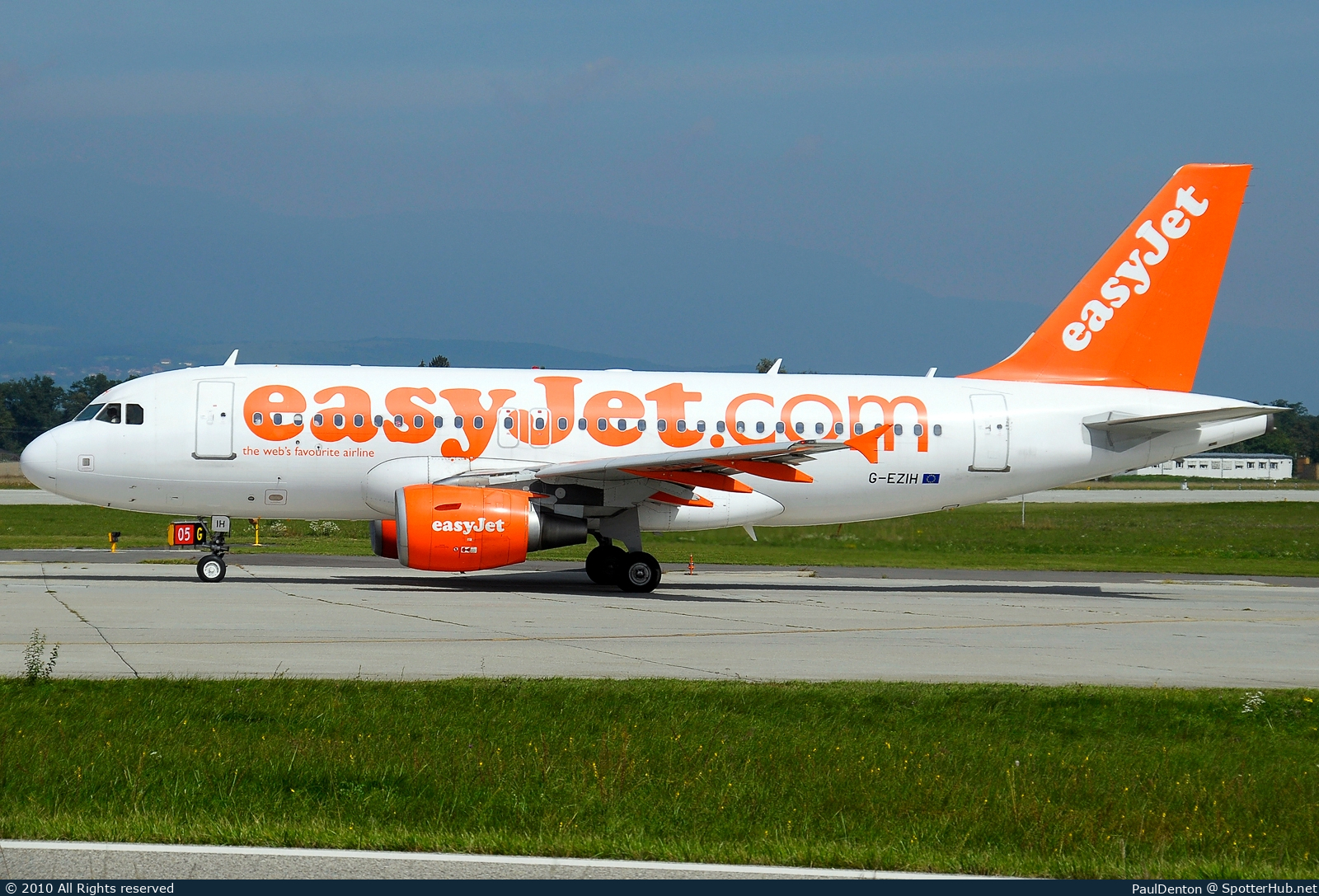 Photo of G-EZIH - Airbus A319-111 operated by easyJet
