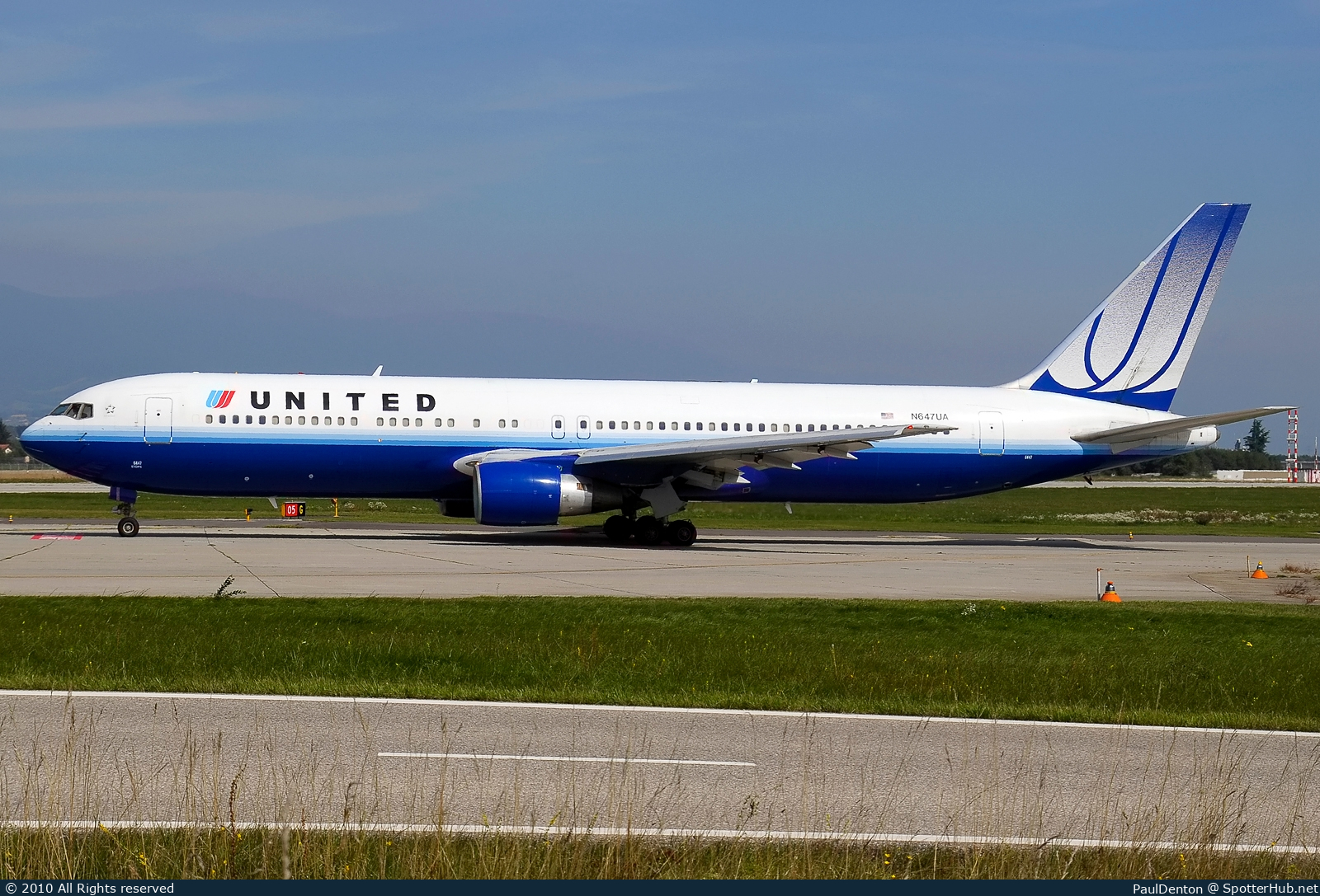 Photo of N647UA - Boeing 767-322(ER) operated by United Airlines
