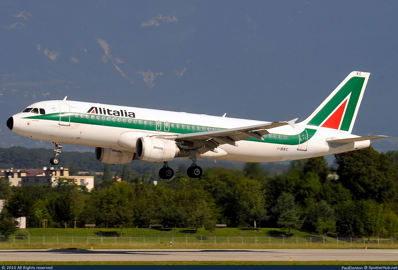Photo of I-BIKC - Airbus A320-214 operated by Alitalia