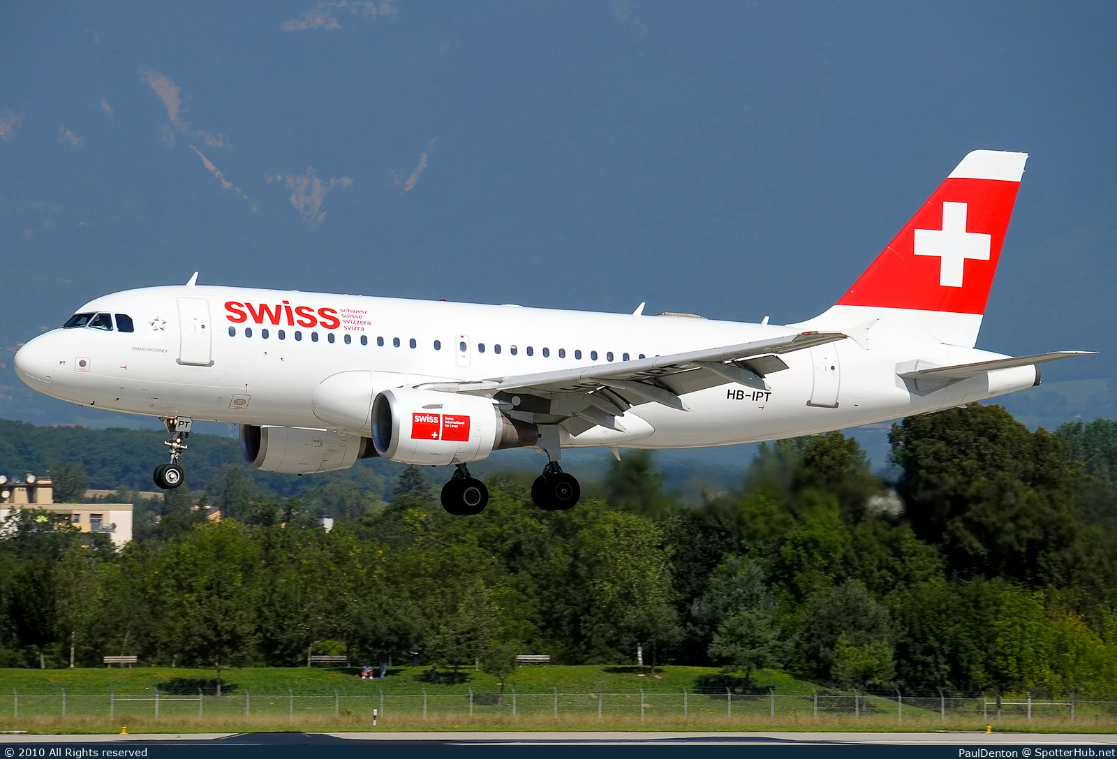 Photo of HB-IPT - Airbus A319-112 operated by Swiss International Air Lines