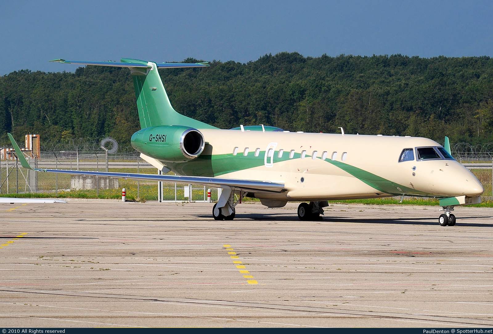 Photo of G-SHSI - Embraer Legacy 600 operated by TAG Aviation UK