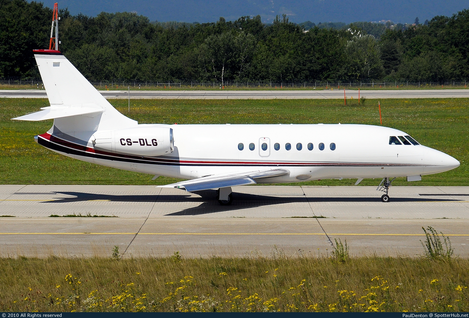 Photo of CS-DLG - Dassault Falcon 2000EX operated by NetJets Europe