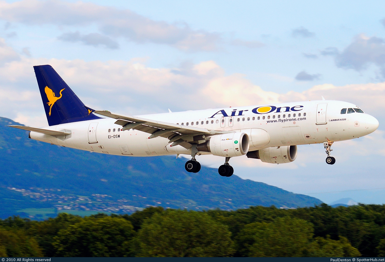 Photo of EI-DSW - Airbus A320-216 operated by Air One