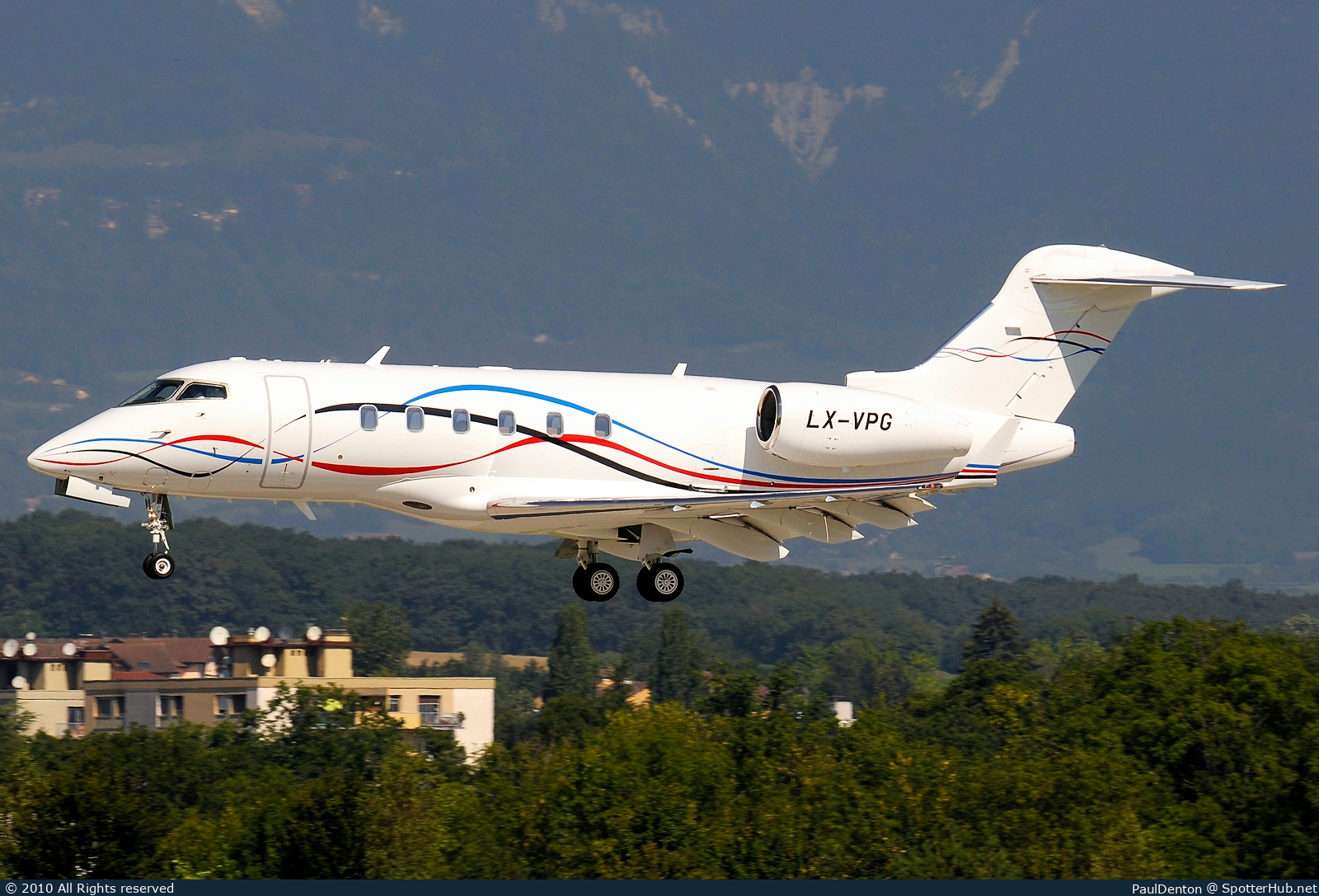 Photo of LX-VPG - Bombardier Challenger 300 operated by Global Jet Luxembourg