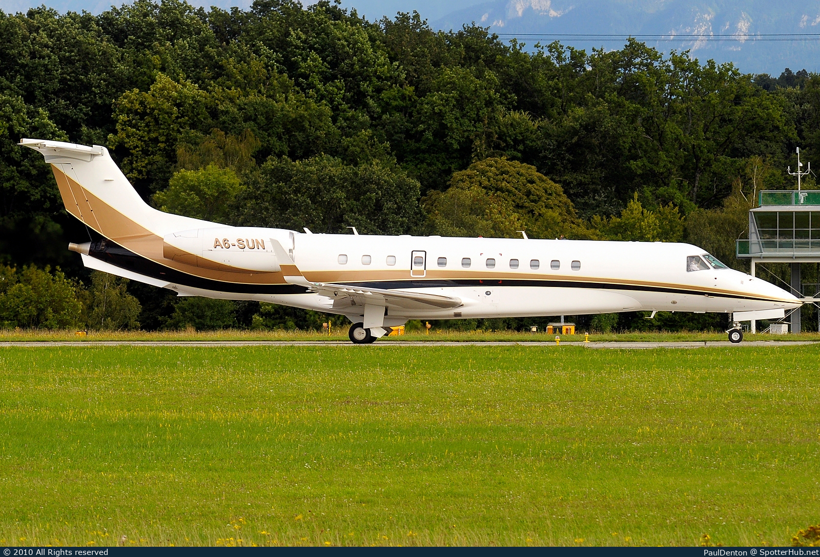 Photo of A6-SUN - Embraer Legacy 600 operated by Nakheel Aviation