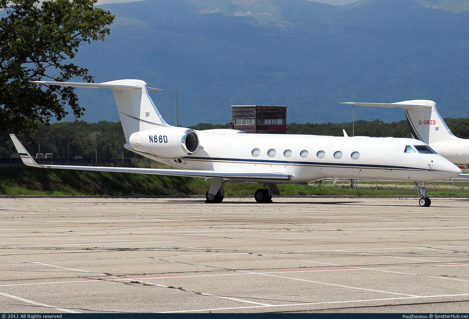 Photo of N88D - Gulfstream GV-SP (G550) operated by Avjet Corp.