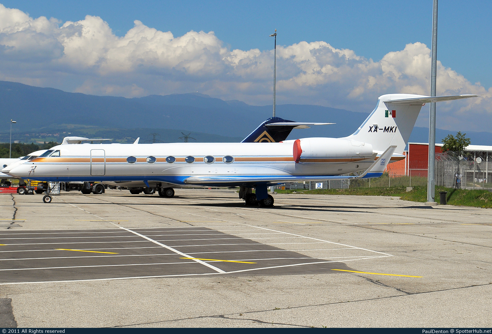 Photo of XA-MKI - Gulfstream GV operated by Servicios Aeronáuticos Z