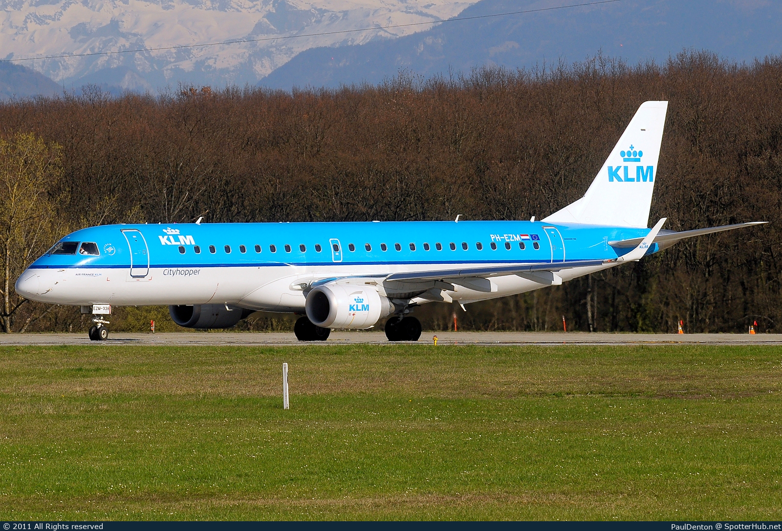 Photo of PH-EZM - Embraer ERJ-190STD operated by KLM Cityhopper